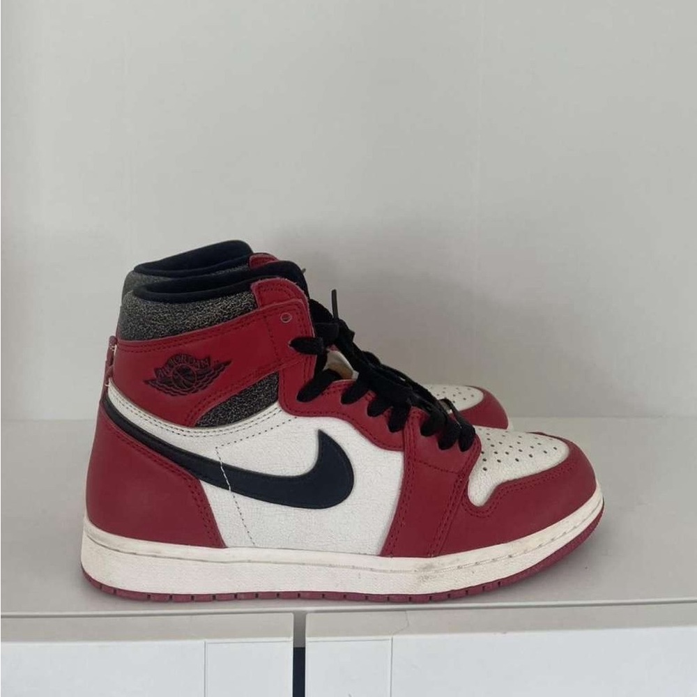 Air Jordan 1s "Chicago Lost and Found" Men’s 7.5 US